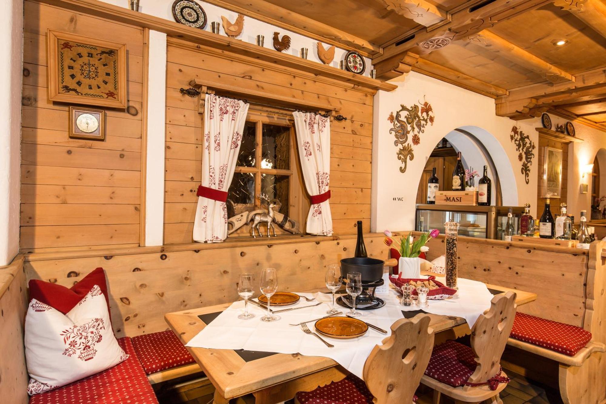 Hotel Restaurant Gabriel Scuol Exteriör bild