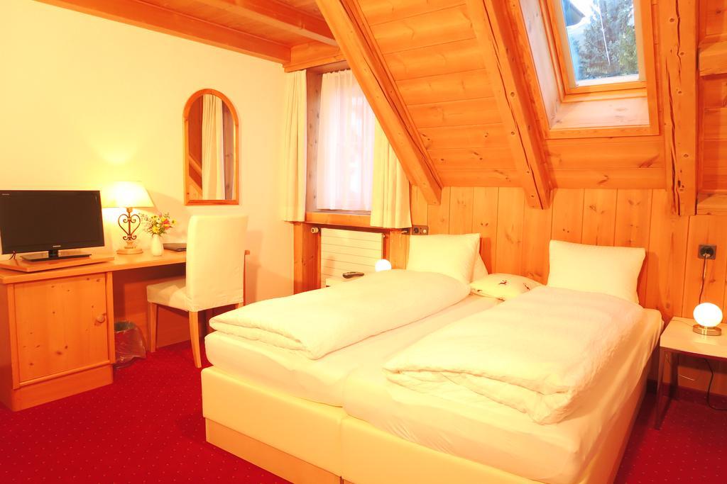 Hotel Restaurant Gabriel Scuol Exteriör bild