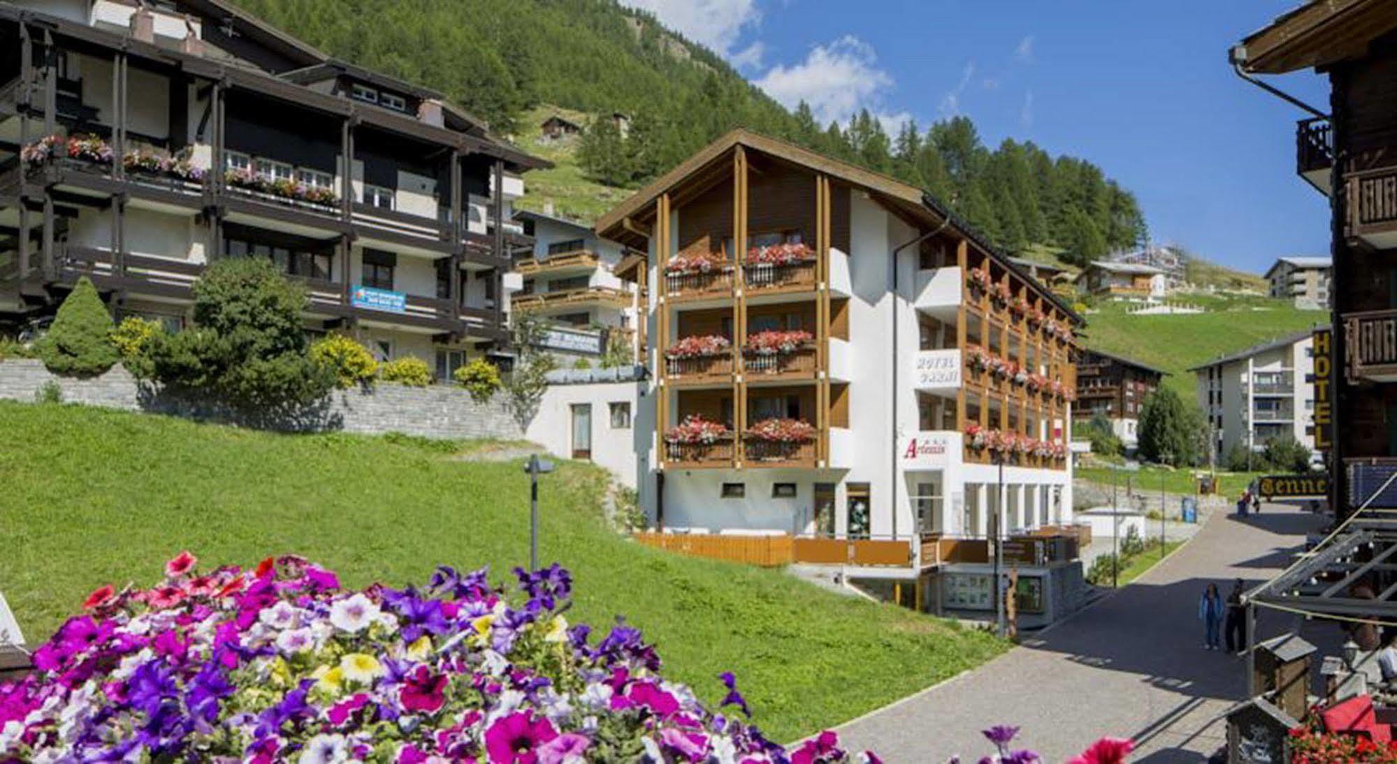 Hotel Restaurant Gabriel Scuol Exteriör bild
