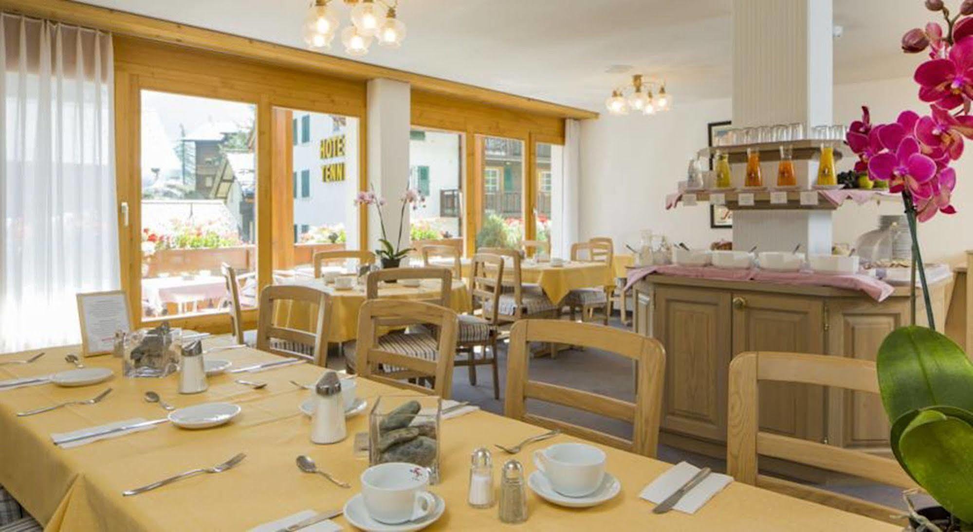 Hotel Restaurant Gabriel Scuol Exteriör bild